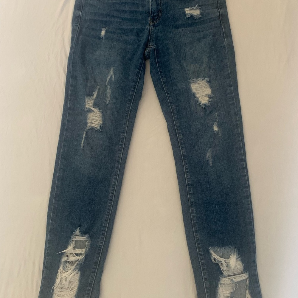JBD. Distressing Women Jeans. Straight design.